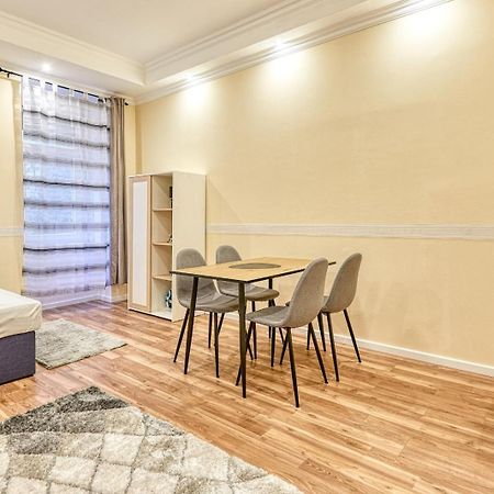 Ferienwohnung Lovely Airbnb Near Schoenbrunn Wien Exterior foto