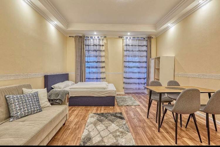 Ferienwohnung Lovely Airbnb Near Schoenbrunn Wien Exterior foto